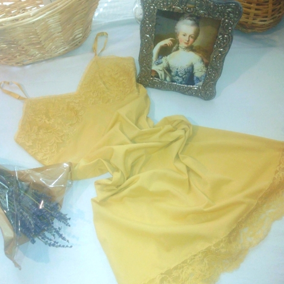 Vintage Other - Vintage vanity fair